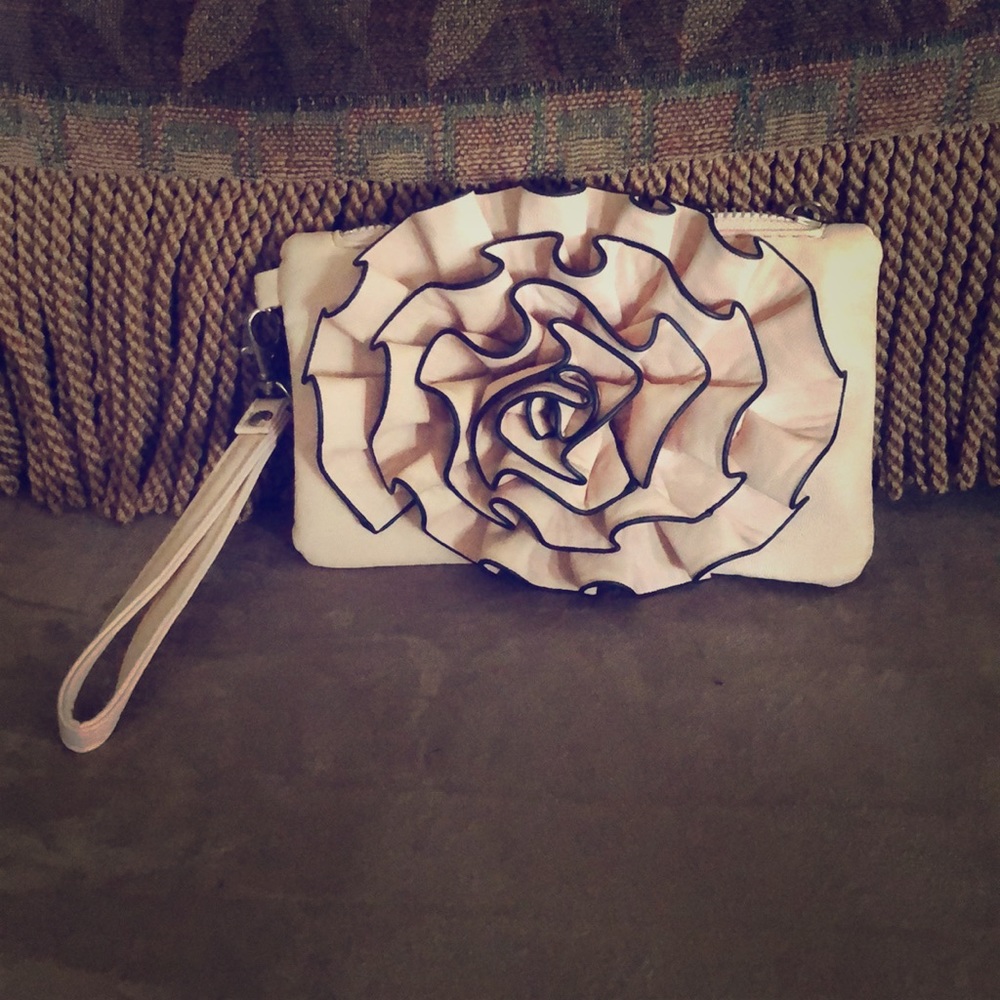 2 Chic Wristlet-Light Pink/Cream